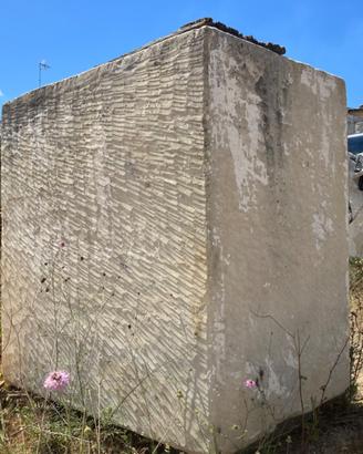 Pila antica in pietra leccese