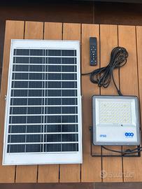Faro con pannello solare da 250 W