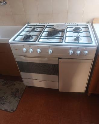 Cucina con forno a gas