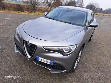 Alfa Romeo Stelvio q4 280 CV gancio traino