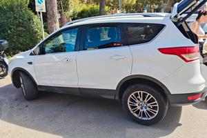 Ford Kuga 2.0 2014 -191.200km poco trattabile 