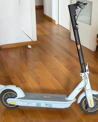 Ninebot KickScooter MAX G30LE II Come Nuovo