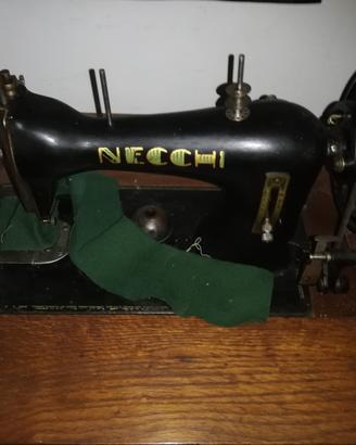Macchina da cucire Necchi