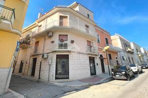 4 LOCALI A CANOSA DI PUGLIA