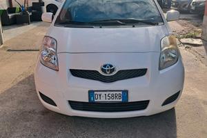 Toyota Yaris 1.0 benz 5 porte Luxury pack neopaten