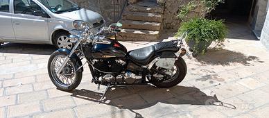 moto Yamaha dragstar xvs 650 custom 