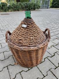 Damigiane in vetro, diverse dimensioni