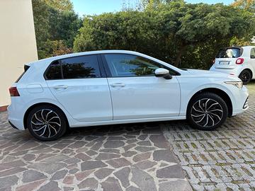 Golf 8 eTSI DSG 1.0 Benzina Midl Hybrid