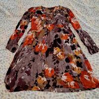 vestito a fiori ricamato a mano 