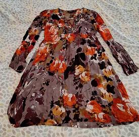 vestito a fiori ricamato a mano 