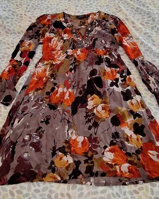 vestito a fiori ricamato a mano 