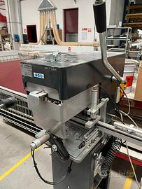Foratrice per alluminio Comall a 3 mandrini