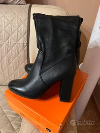 STIVALI DA DONNA “ NUOVI “