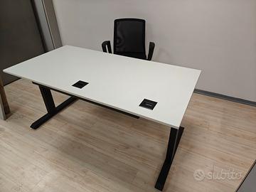 Tavolo elevabile Sedus con seduta