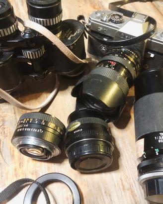 macchina fotografica obbiettivi e binocolo 