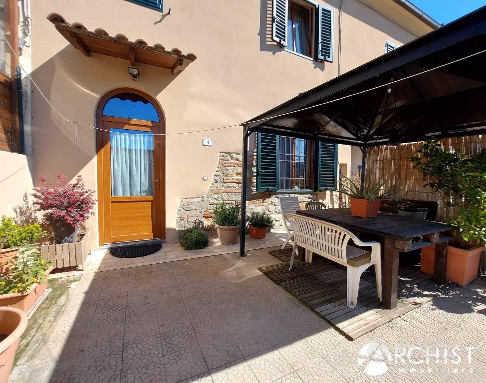 Casa indipendente di 180 m² con più di 5 locali a