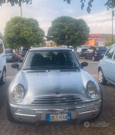 mini one d del 2003  per neo patentiati 