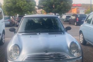 mini one d del 2003  per neo patentiati 