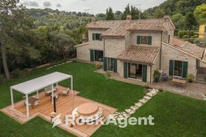 VILLA VISTA MARE CON GIARDINO