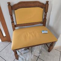 Sedia vintage in legno massello con seduta imbotti