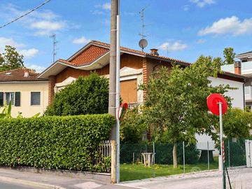 Appartamento di 220 m² con più di 5 locali e box a