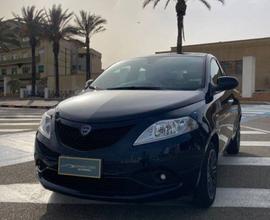 Lancia Ypsilon 1.0 firefly hybrid Silver s&s 70cv