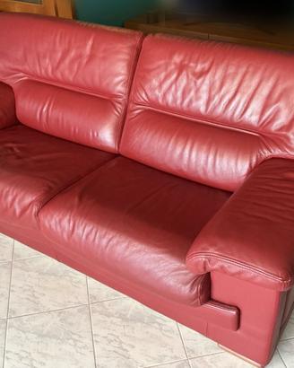 Divano in vera pelle rosso scuro tre posti