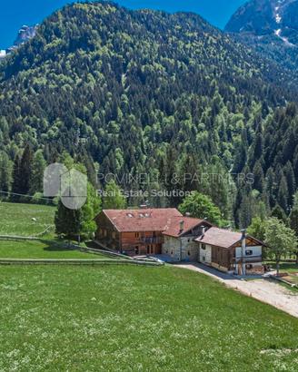 Prestigioso appartamento in Chalet