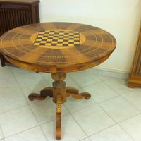 Tavolo con scacchiera in betulla e noce nazionale