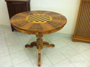 Tavolo con scacchiera in betulla e noce nazionale
