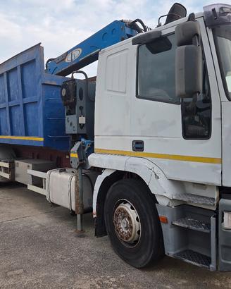 iveco eurotech cursor con ribaltabile e gru