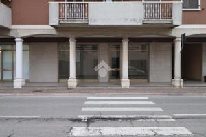 NEGOZIO A MARMIROLO