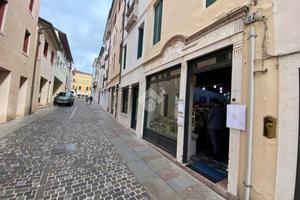 NEGOZIO A BASSANO DEL GRAPPA