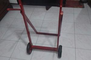 Carrello porta motore nautico