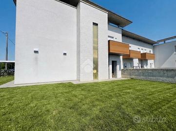VILLA A SCHIERA A NOGAROLE ROCCA