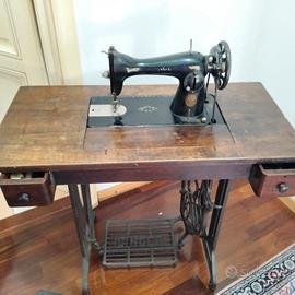 Macchina d'epoca da cucire Singer