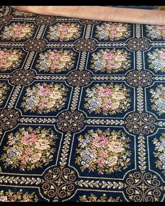 Tappeto del 900 blu con decoro floreale in tessuto