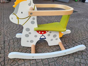 cavallino a dondolo semi nuovo