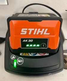 Caricabatterie AL101 Stihl