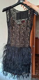 Vestito nuovo con piume