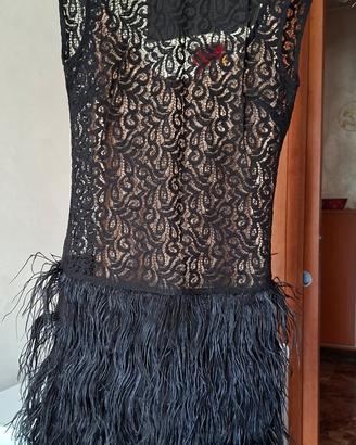 Vestito nuovo con piume