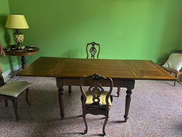 Tavolo allungabile di castagno
