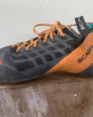 Scarpa da arrampicata instinct