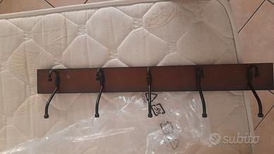 Appendiabiti da parete in legno e metallo