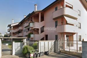TRE LOCALI CON CUCINA ABITABILE E AMPIO BOX