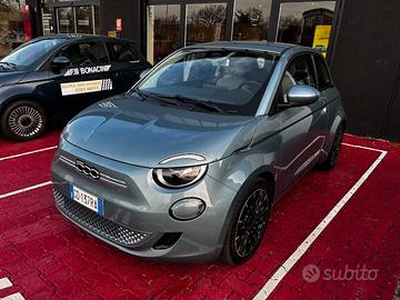 FIAT 500 BEV 3+1 ICON 320KM U45271