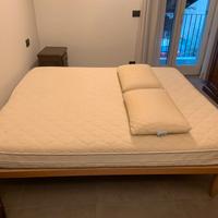 Letto matrimoniale e cuscini in pura lana vergine 