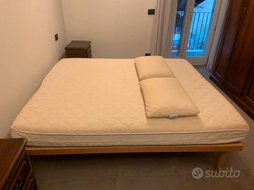 Letto matrimoniale e cuscini in pura lana vergine 