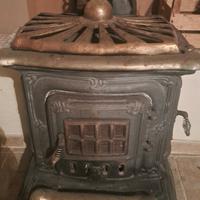 stufa a legno in ghisa