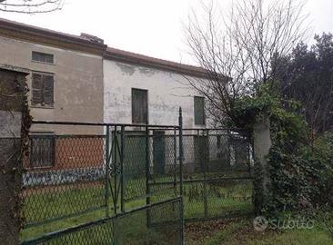 Immobile in asta di 272 m² con più di 5 locali a C